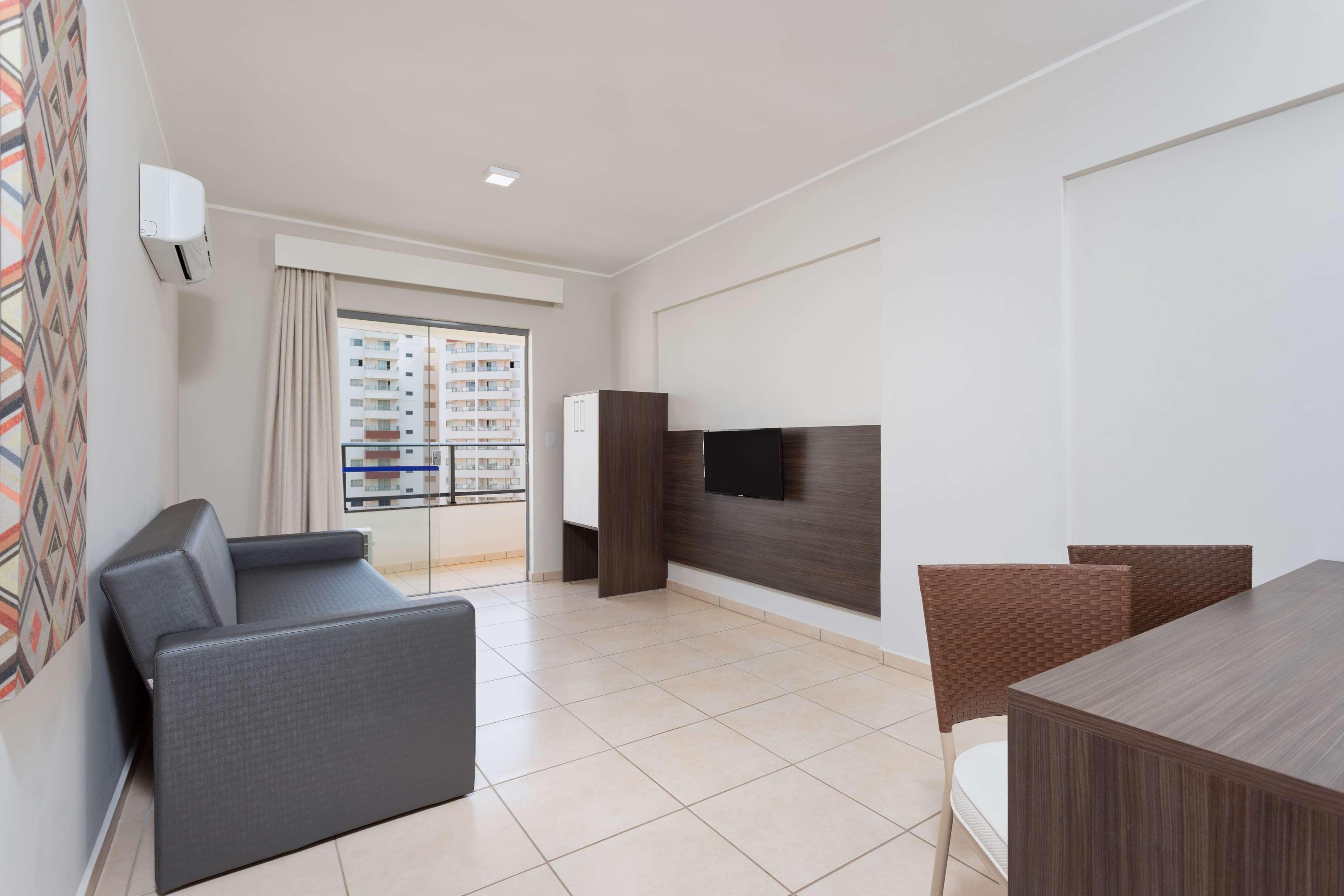 Wyndham Olimpia Royal Hotels Exterior photo A typical hotel room