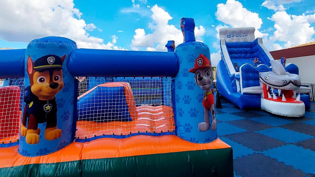 Wyndham Olimpia Royal Hotels Exterior photo Paw Patrol bouncy castle