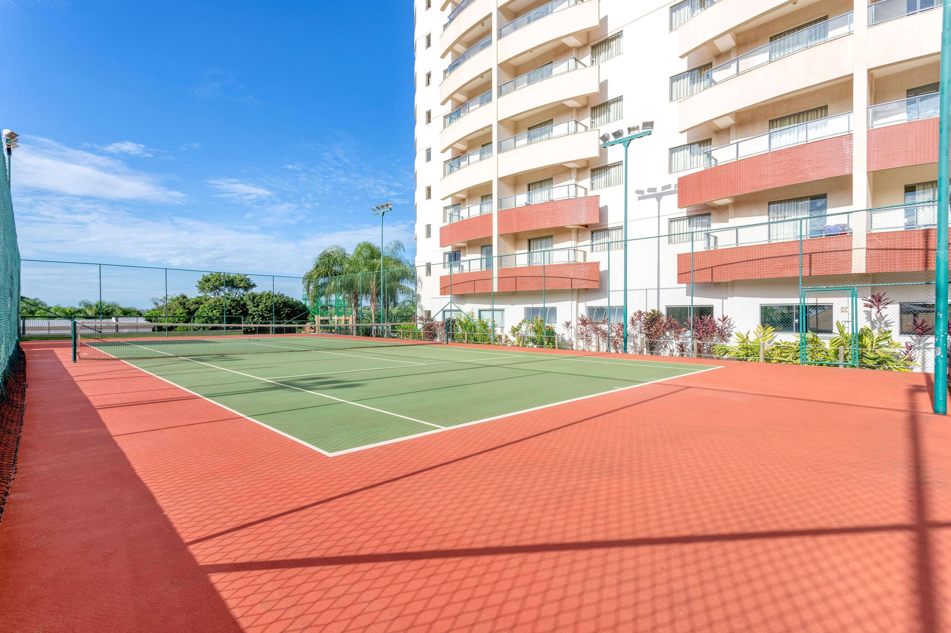 Wyndham Olimpia Royal Hotels Exterior photo Tennis Courts