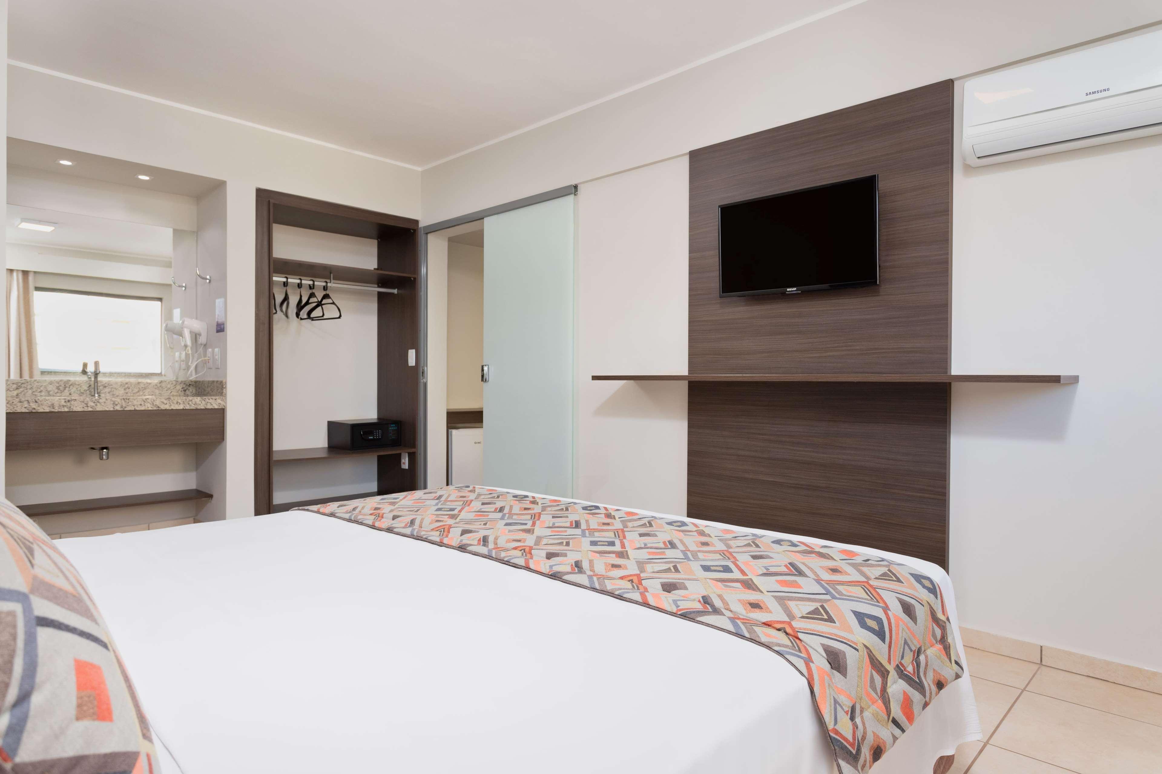 Wyndham Olimpia Royal Hotels Exterior photo A room at the hotel