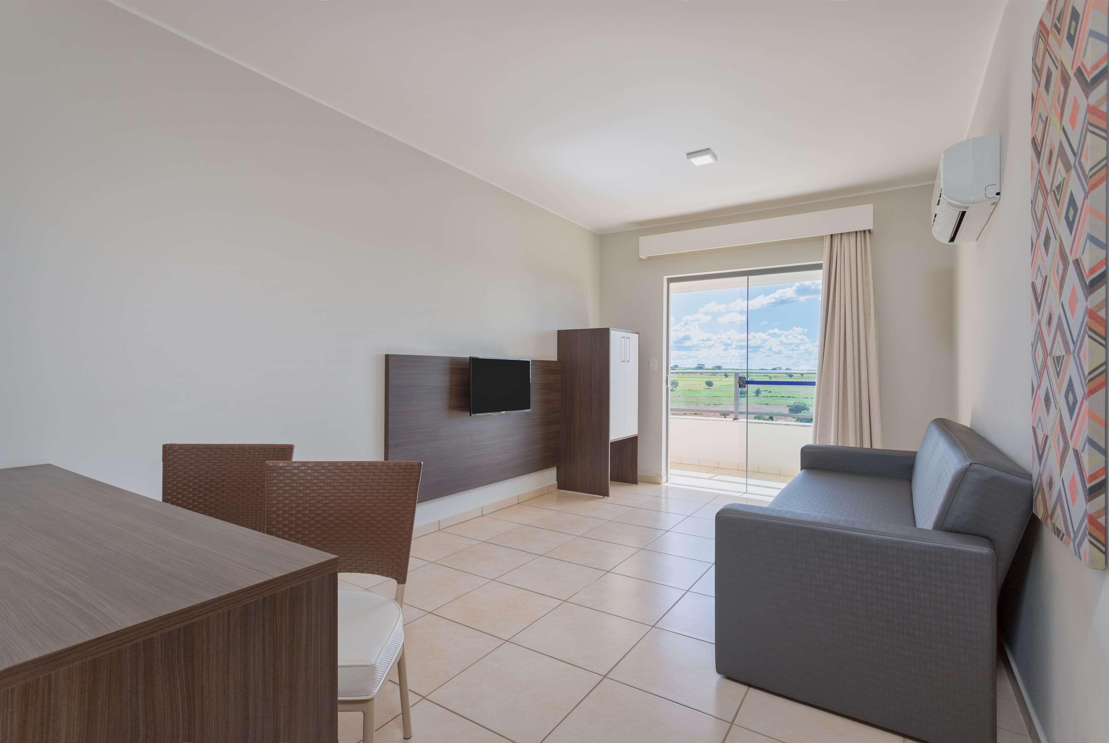 Wyndham Olimpia Royal Hotels Exterior photo A typical hotel room