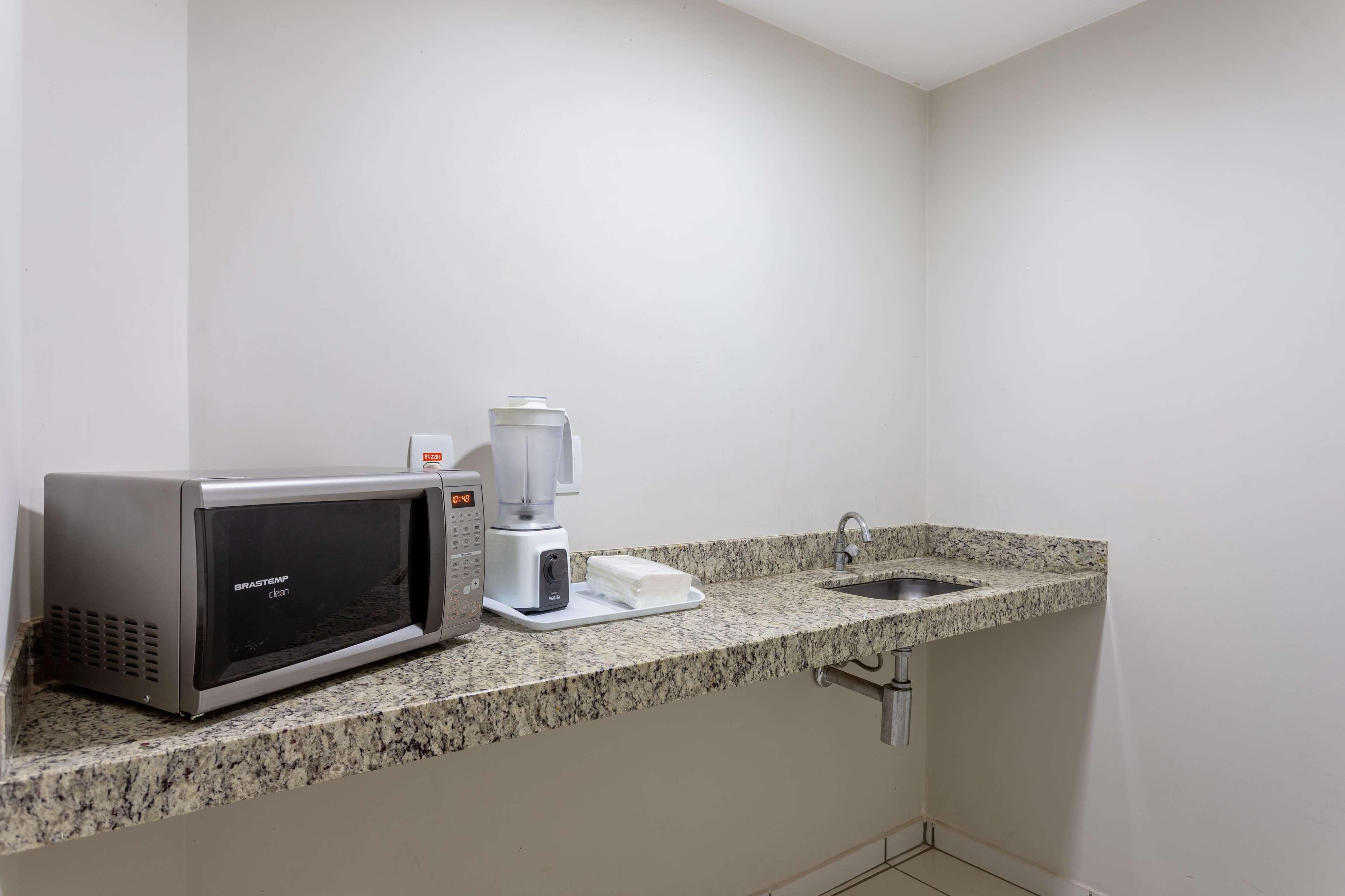 Wyndham Olimpia Royal Hotels Exterior photo A wet bar in a hotel room
