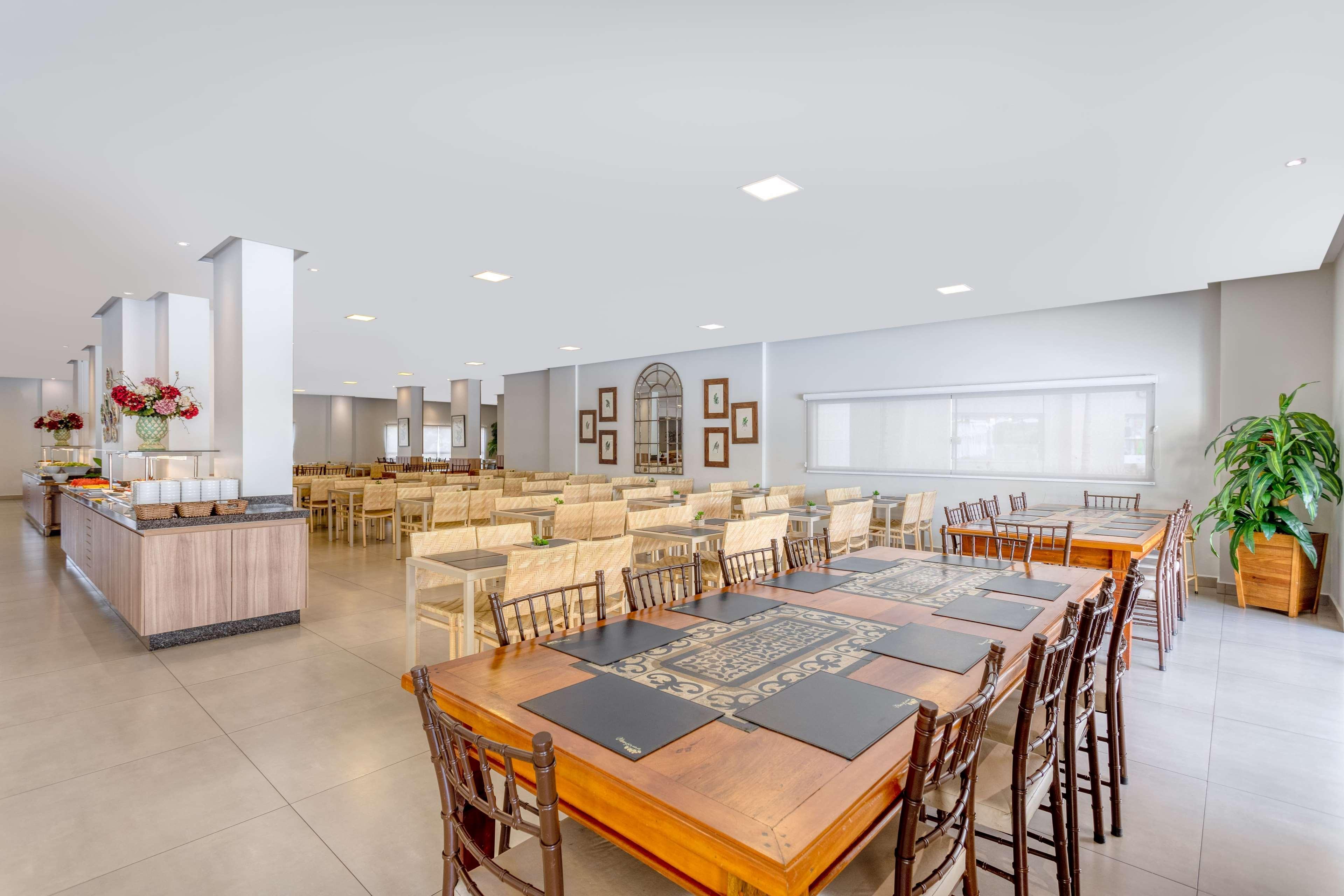 Wyndham Olimpia Royal Hotels Exterior photo The dining room