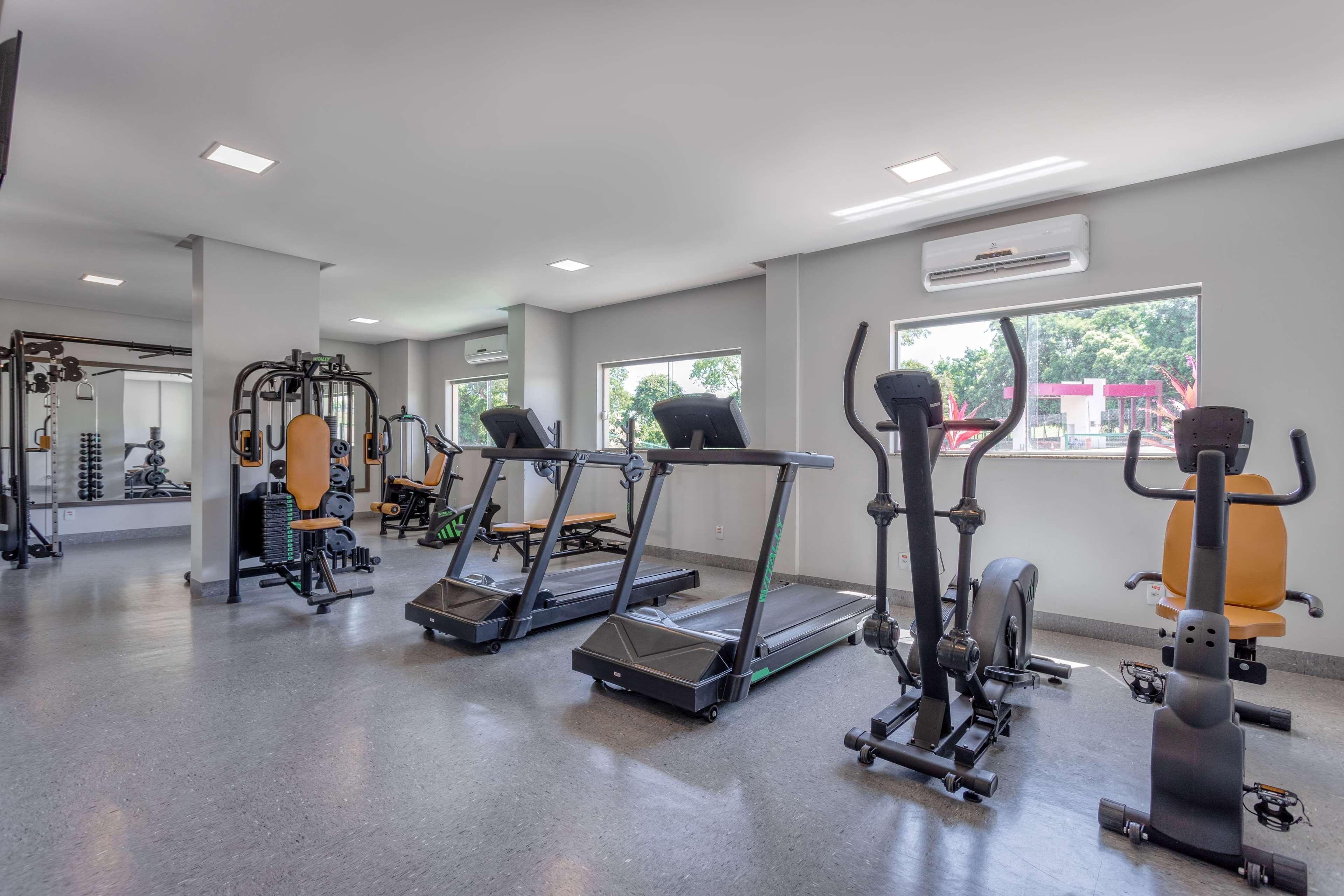 Wyndham Olimpia Royal Hotels Exterior photo A gym in a hotel